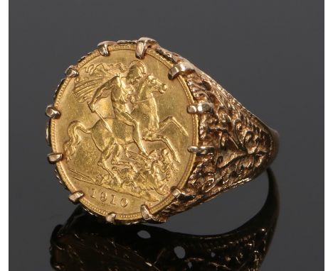 Edward VII Half Sovereign ring, 1910, held within a 9 carat gold shank, ring size Q