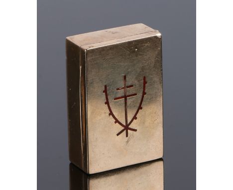 9 carat gold vesta/match box, circa 1928, the hinged lid with red inlaid enamel for the crest of William Somerset-Maugham ope