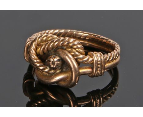 9 carat gold ring, with a knotted cross over head design, 4.4 grams, ring size M