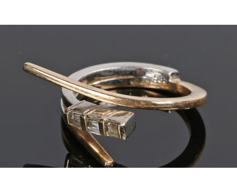 14 carat gold diamond set ring, with three baguette diamonds to the white and yellow gold crossover shank, ring size J