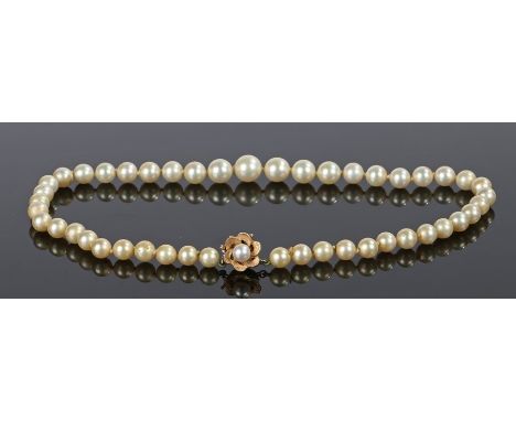 9 carat gold and pearl set ring, with a flower head pearl set clasp, 40cm long