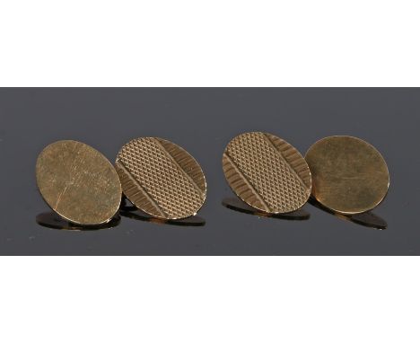 Pair 9 carat gold cufflinks, with engine turned heads, 6.8 grams