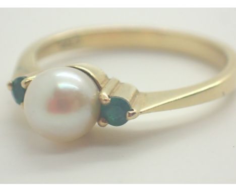 18ct gold pearl and emerald ring 2.7g size M