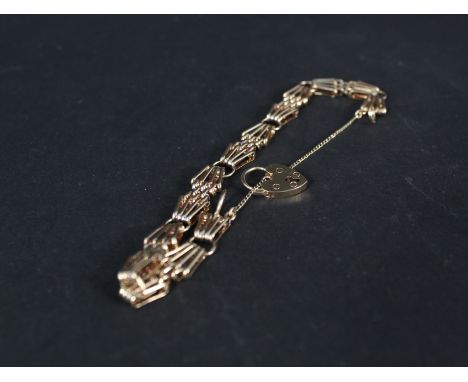 A 9ct gold gate link bracelet