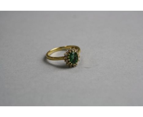 AN 18CT GREEN SAPPHIRE RING, ring size R, approximate weight 4.2 grams