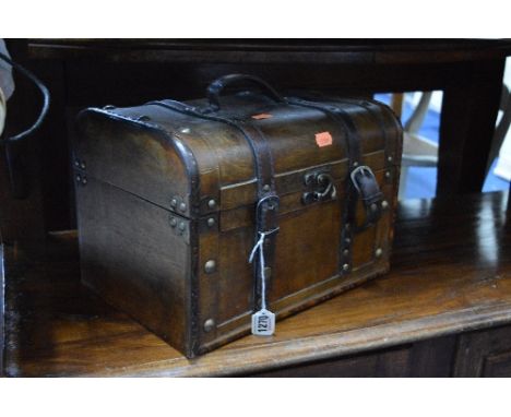 A SMALL MODERN JEWELLERY CHEST, a mahogany occasional table, modern rug and a standard lamp (4)