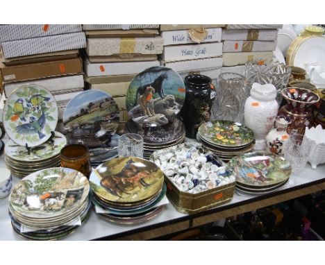 A QUANTITY OF BOXED COLLECTORS PLATES, Bretby Cloisonne effect vase, quantity of ceramic thimbles, glass vases etc