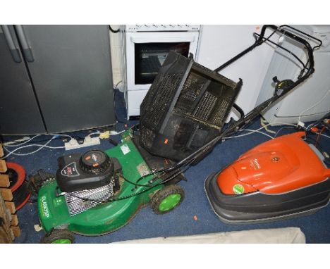 A PETROL SELF PROPELLED LAWN MOWER, with Briggs & Stratton 450 series engine and grass box