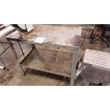 TABLE EN MÉTAL 36'' X 21''