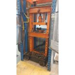 PRESSE D'ATELIER CAPACITÉ 30 TONNES