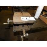 Adjustable tool makers vise.