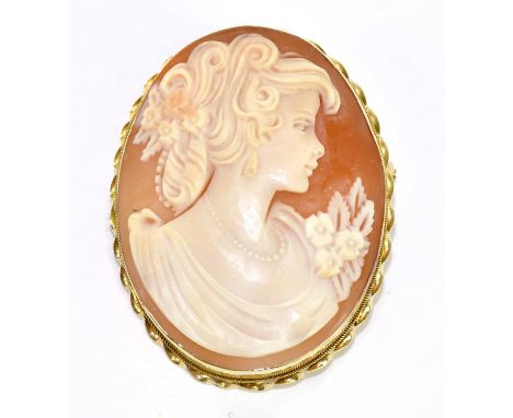 A 14ct yellow gold cameo brooch with portrait of  a lady.