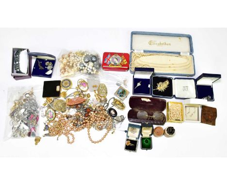 A quantity of assorted costume jewellery, also compacts, spectacles, fountain pen nibs, etc (2 bags)