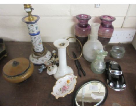 QUANTITY OF MIXED GLASS WARE, CERAMICS TO INCLUDE LAMP ETC