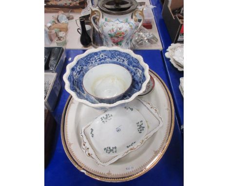 QUANTITY OF MIXED CERAMICS INCLUDING TWO CHINESE SAUCERS