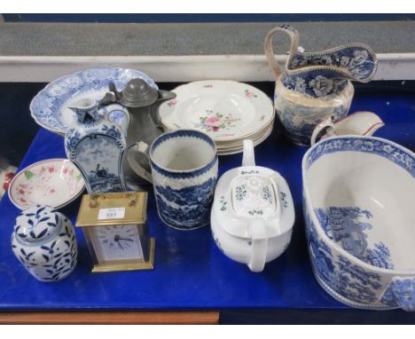 QUANTITY OF MIXED CERAMICS TO INCLUDE FLORAL WHITE GROUND PLATES AND MODERN BRASS QUARTZ MANTEL CLOCK