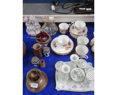 MIXED GROUP OF CERAMICS TO INCLUDE ROYAL STAFFORD BONE CHINA, WHITE AND ROSE CUPS AND SAUCERS