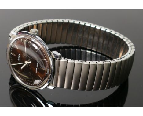 Vintage Timex gentlemans automatic wrist watch: With black dial with adjustable steel strap.