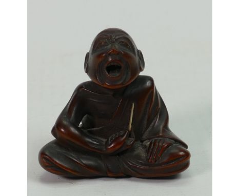 Early 20th century Boxwood Japanese Netsuke: Signed panel to base, height 3.5cm.
