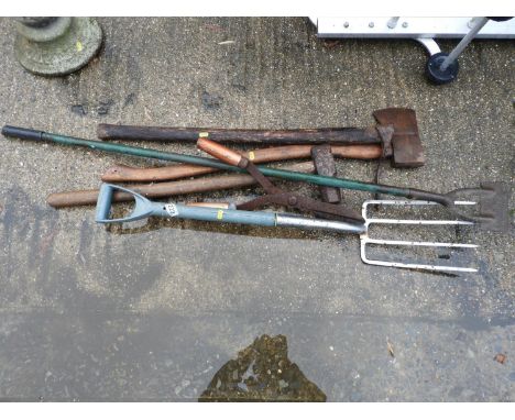 Quantity of Garden Tools 