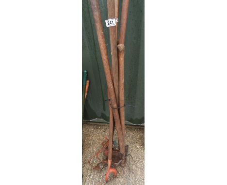 Quantity of Garden Tools 