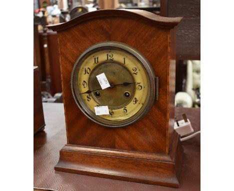 An early 20th Century mahogany mantle 8 day clock with Arabic numerals