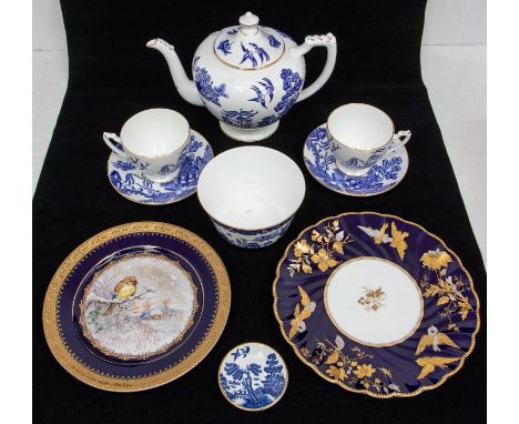 Coalport blue-and-white willow pattern tea service, along with three early 20th century decorative plates