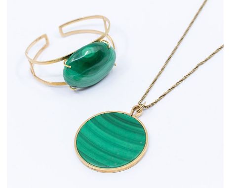 A malachite and 9ct gold mounted pendant, circular slice with a 9ct gold border, diameter approx 47mm, on a 9ct gold rope twi