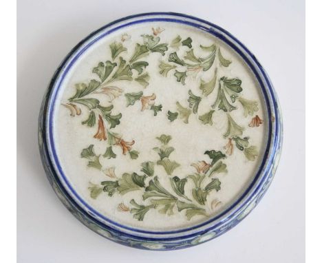 A circa 1900 Moorcroft MacIntyre pottery teapot stand, with Seaweed design, of circular squat footed form, underglaze painted