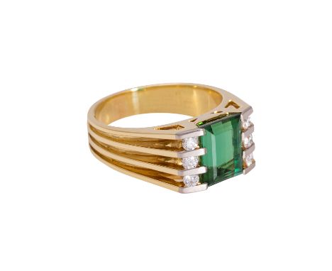 Ring mit feinem Turmalin und 6 kleinen Brillanten zus. ca. 0,18 ct, gute Farbe und Reinheit, Turmalin im rechteckigen Treppen