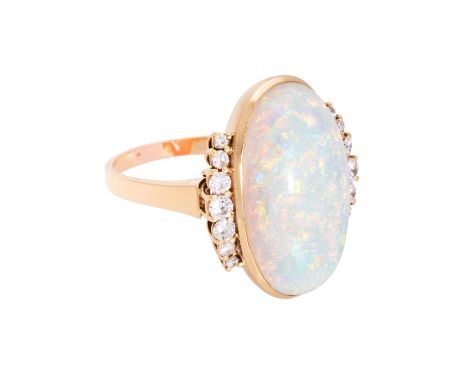 Ring mit feinem Edelopal ca. 11,32 ct und Brillanten zus. ca. 0,43 ct, ca. WEISS (H)/IF, Opal oval 2,2x1,2 cm, mit schönem Fe