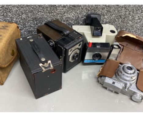 4x vintage cameras including brownie, Polaroid swinger II land camera, Koroll 24 etc