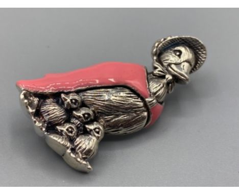 A silver and enamel brooch in the beartrick potter Jemmimia Puddleduck, 7.2g