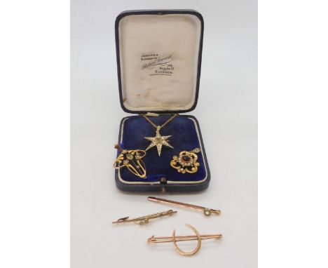 A 9ct gold peridot and pearl star pendant and chain, together with a a collection of 9ct and yellow metal items&nbsp; to incl