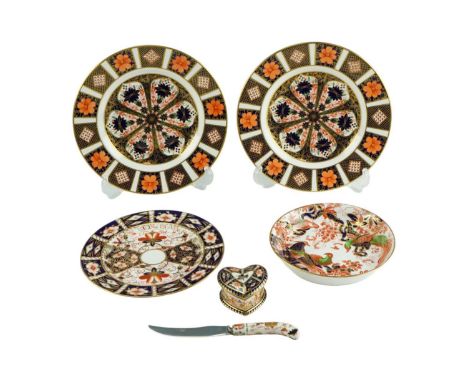 Sundry items of Royal Crown Derby Imari ware including a small heart-shaped trinket box