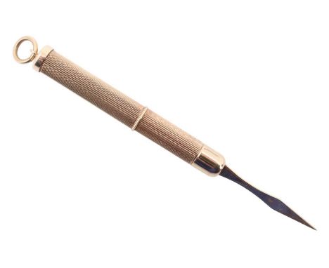 A contemporary 9 ct gold propelling fob toothpick, having a linear engine turned barrel and twist action, Birmingham, 2000, 6