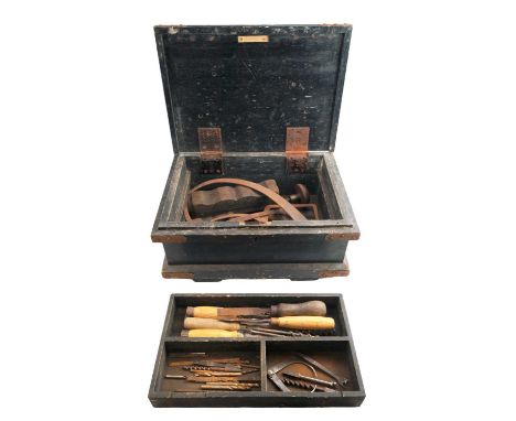 A vintage tool chest and tools, 48 cm x 35 cm x 25 cm