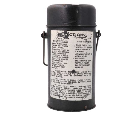 A 1944 British Army Thermos, 25 cm (lid seized)