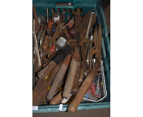 BOX OF MIXED TOOLS