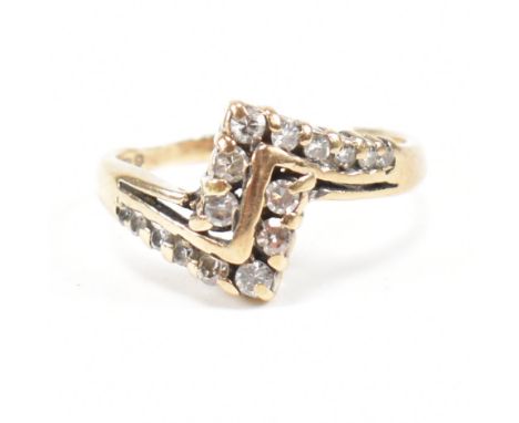 A hallmarked 9ct yellow gold and diamond cluster ring. The ring having a zig zag head set with graduating round cut diamond t