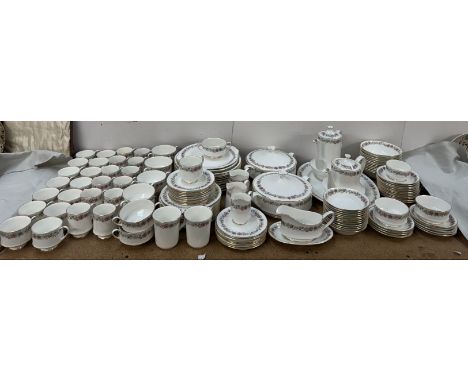 An extensive Paragon Belinda pattern part tea & dinner services