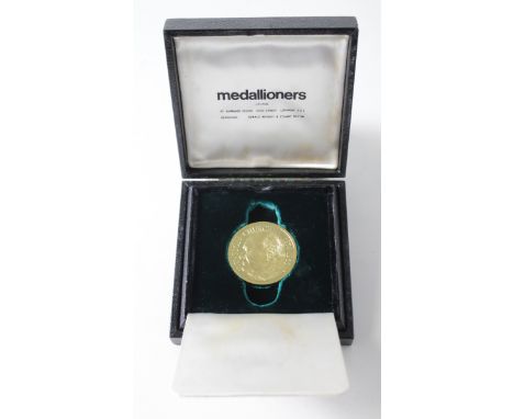 Winston Churchill commemorative medallion Obv: Portrait of Churchill facing left with legend "Winston Churchill 1874 - 1965" 