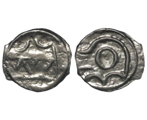 Ancient British, Celtic, cast potin unit, Class 1, Crude head right / Lines representing butting bull, left, Spink 63, with p