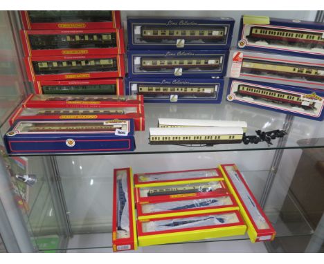 19 boxed 00 gauge Hornby, Bachmann and Lima railway coaches and 2 loose carriages 