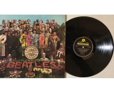 THE BEATLES - SGT. PEPPER'S LONELY HEARTS CLUB BAND LP (ORIGINAL UK 'WIDE SPINE' COPY - PCS 7027). A lovely example original 