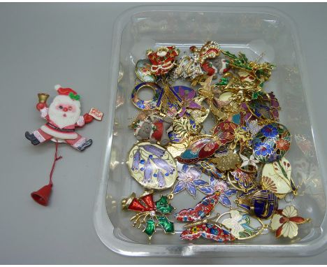 A collection of cloisonne enamel jewellery, etc. 