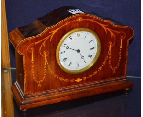 An Edwardian mahogany inlaid mantle clock, the white enamel dial with Roman numerals, 19cm high