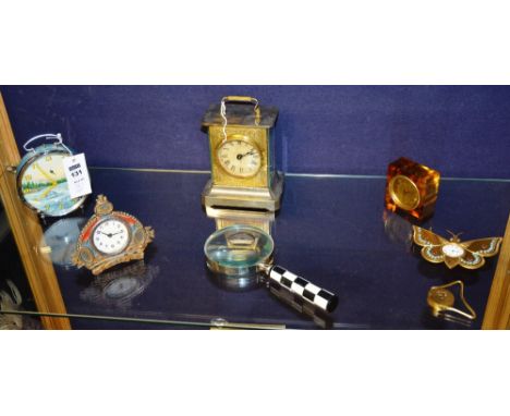 A small quantity of desk/alarm clocks, to include Smith's alarm clock, together with a magnifying glass (6)