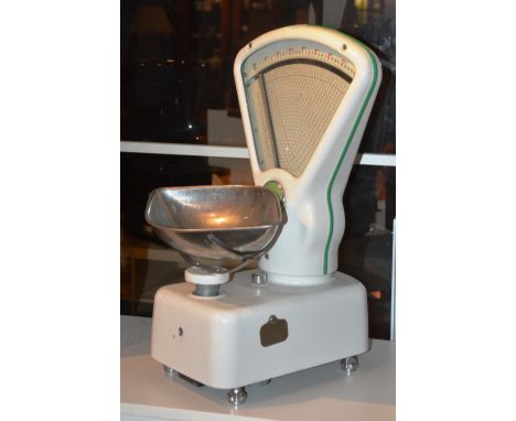 A set of vintage Avery shop scales, 53cm high
