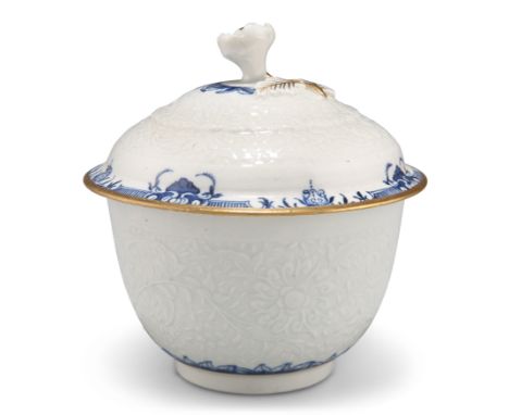 A WORCESTER BLUE AND WHITE SUCRIER, CIRCA 1765-70, decorated with the 'Chrysanthemum' pattern, moulded ground, label inscribe